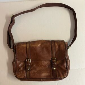 Vintage Fossil Poetcore Genuine Brown Leather Messenger/laptop bag.11 pockets